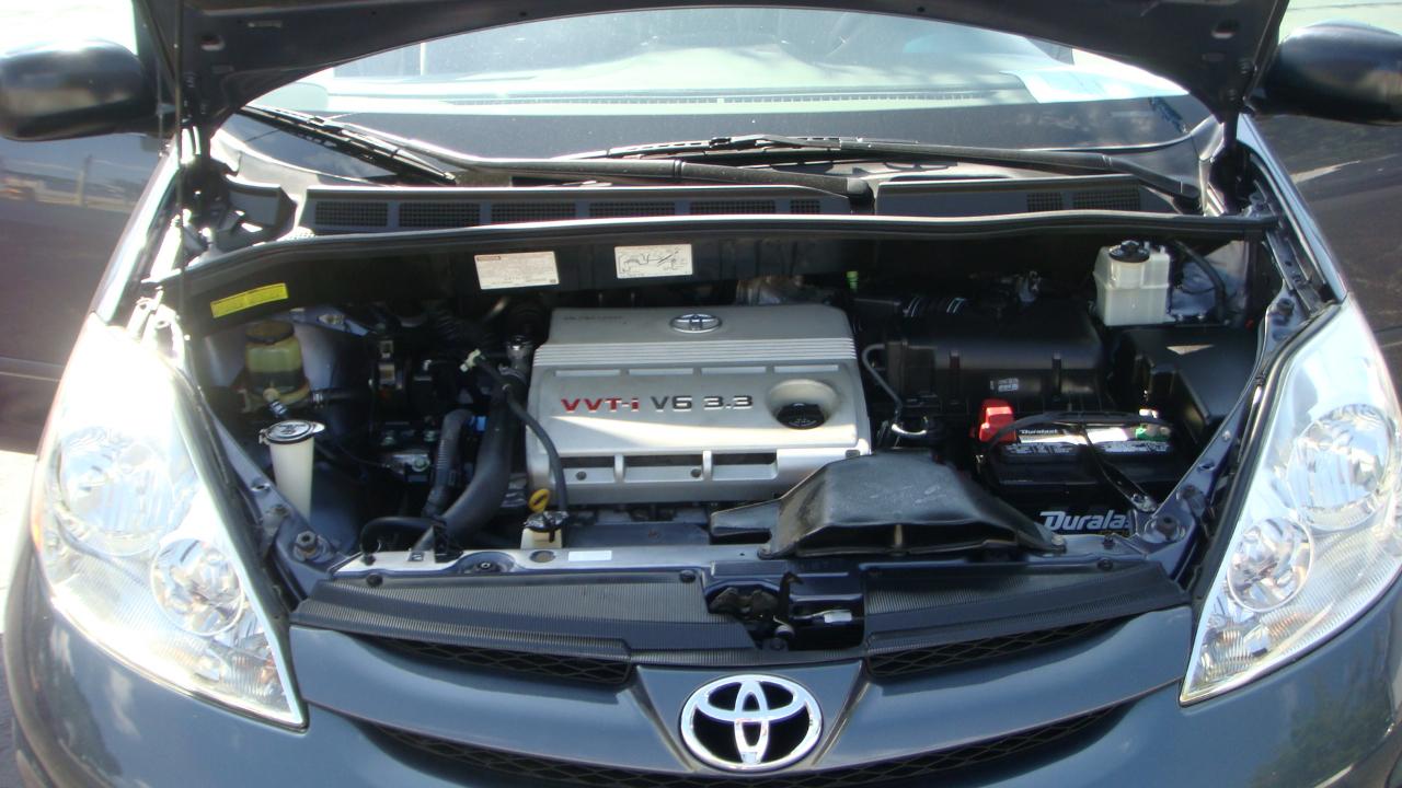 Toyota Sienna LE 2006
