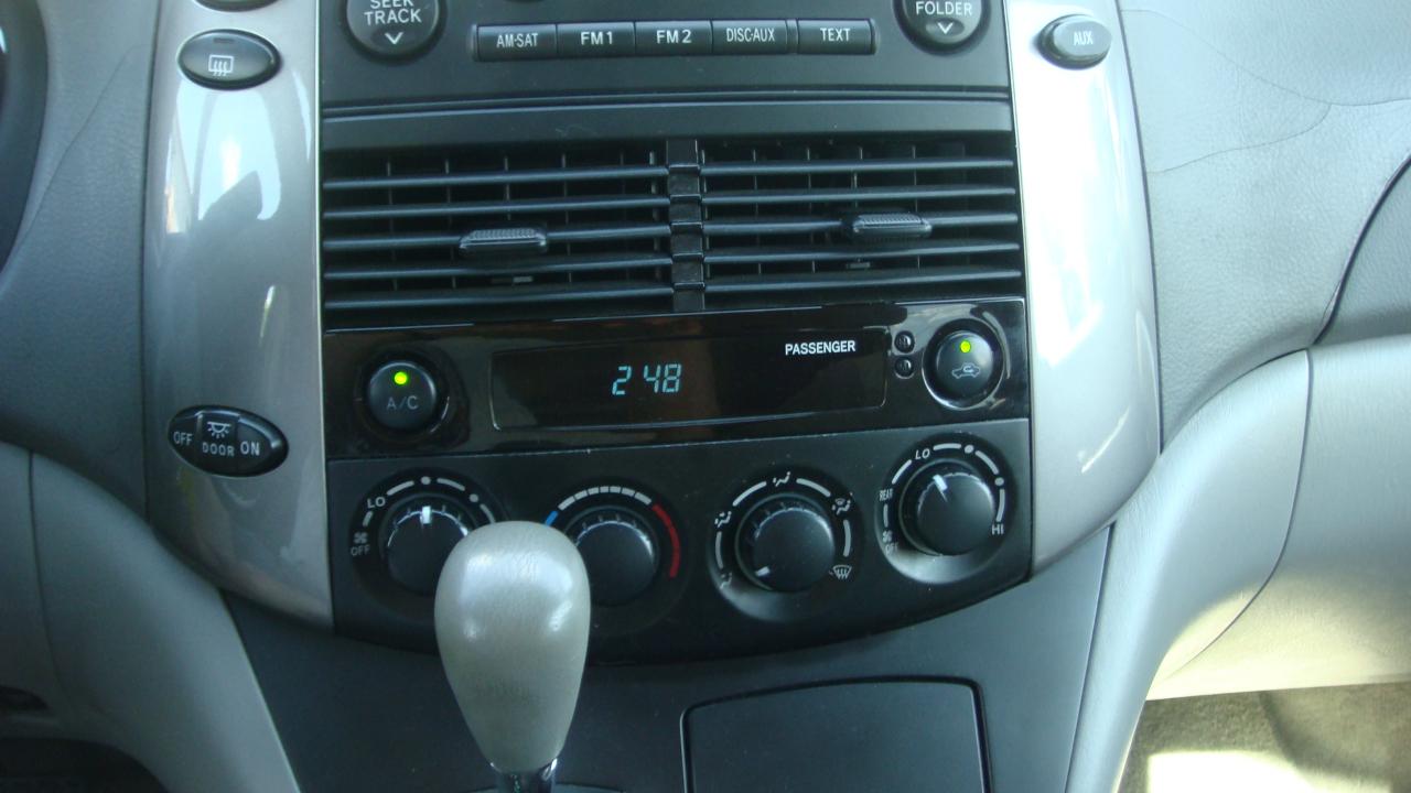 Toyota Sienna LE 2006