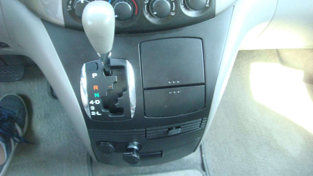 Toyota Sienna LE 2006