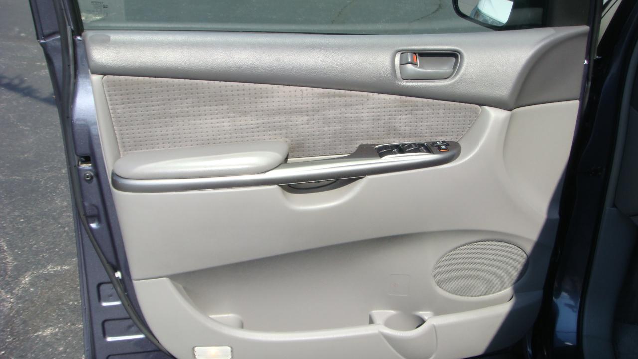 Toyota Sienna LE 2006