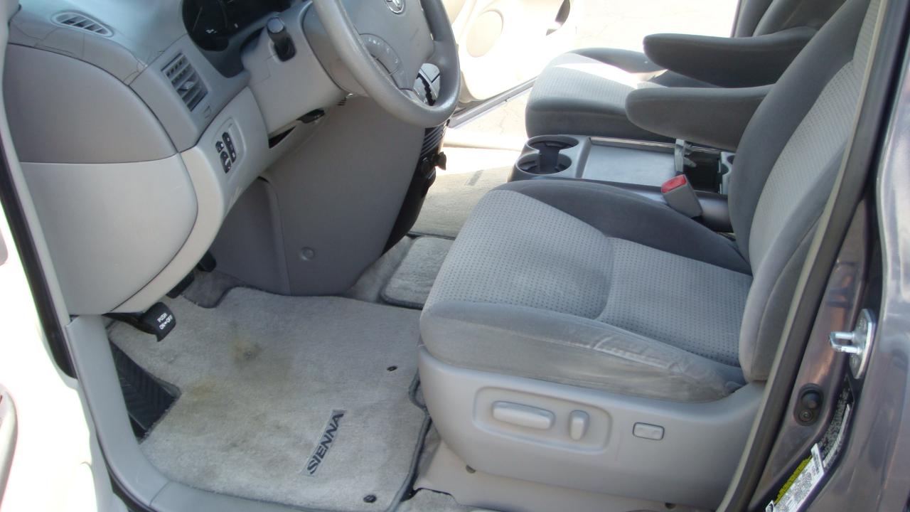 Toyota Sienna LE 2006