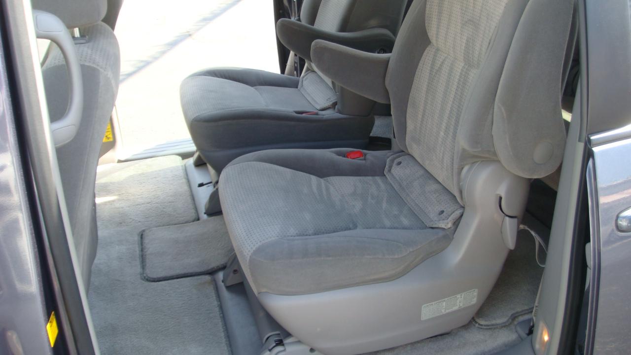 Toyota Sienna LE 2006