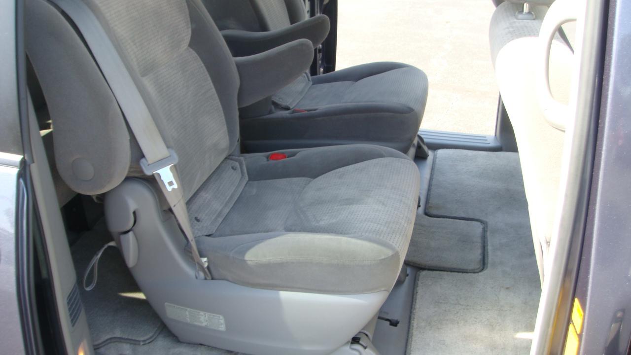 Toyota Sienna LE 2006