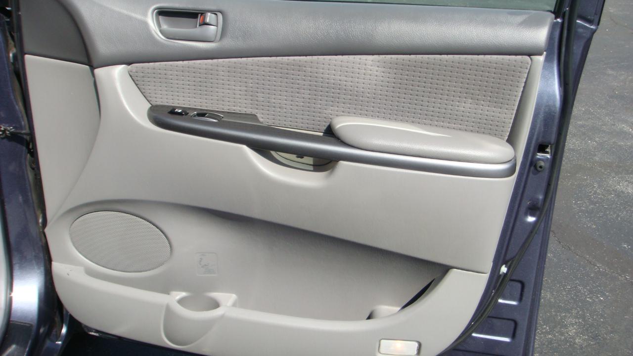 Toyota Sienna LE 2006