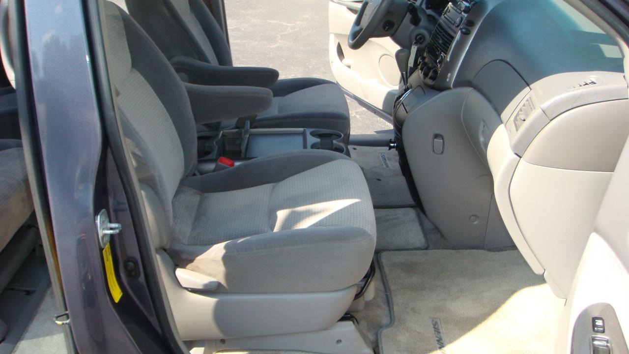 Toyota Sienna LE 2006