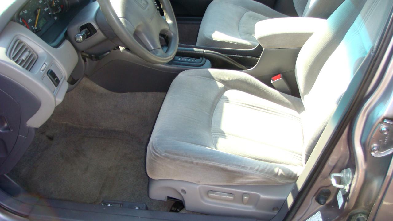 Honda Accord LX 2000
