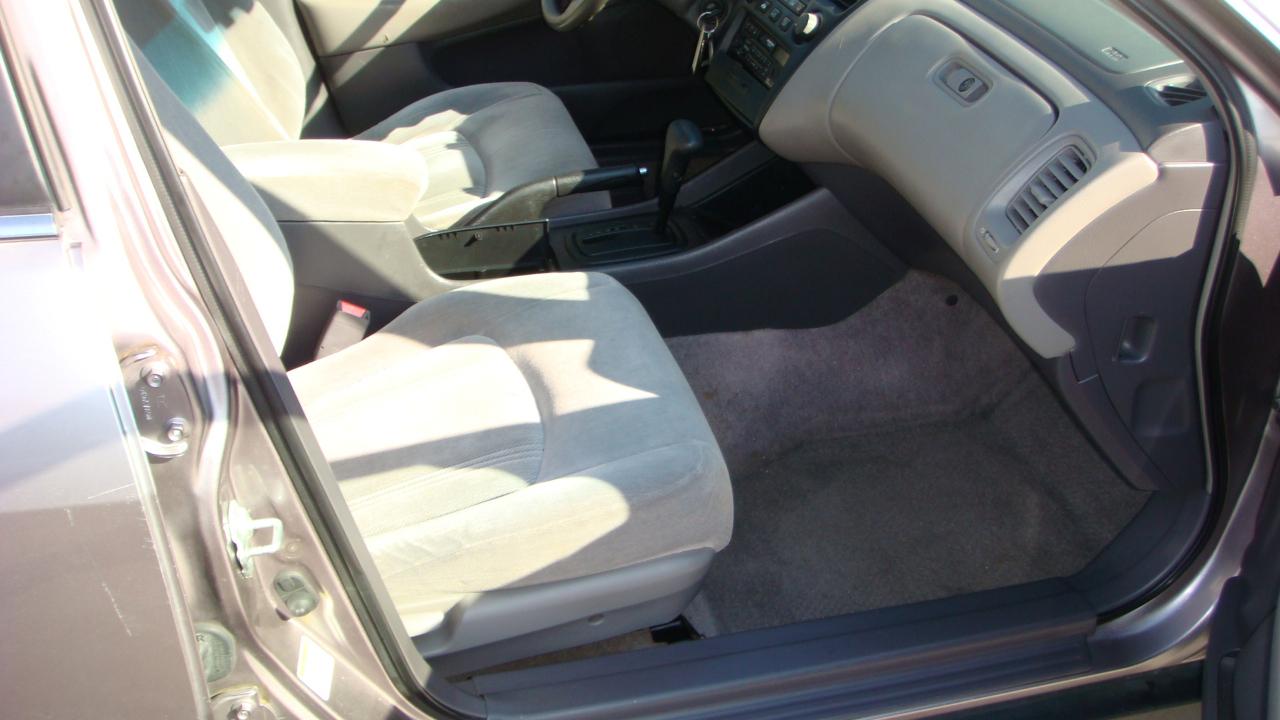 Honda Accord LX 2000