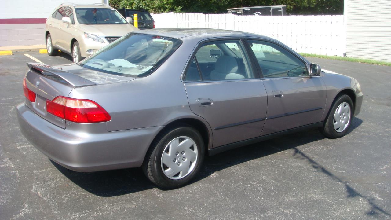 Honda Accord LX 2000