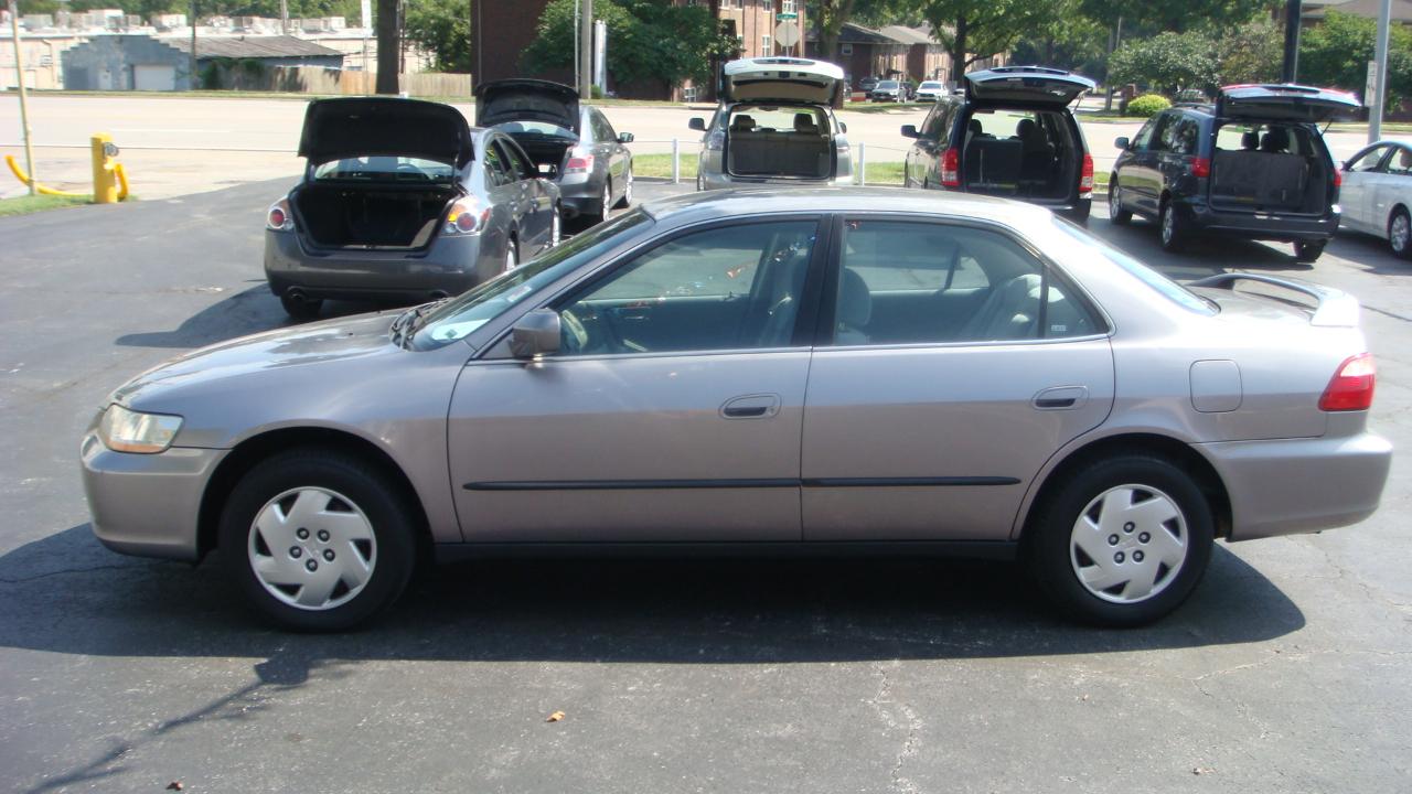 Honda Accord LX 2000
