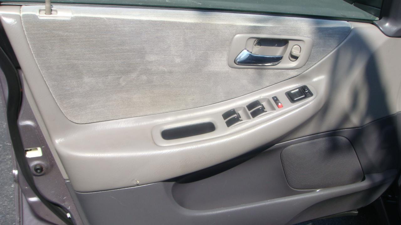 Honda Accord LX 2000