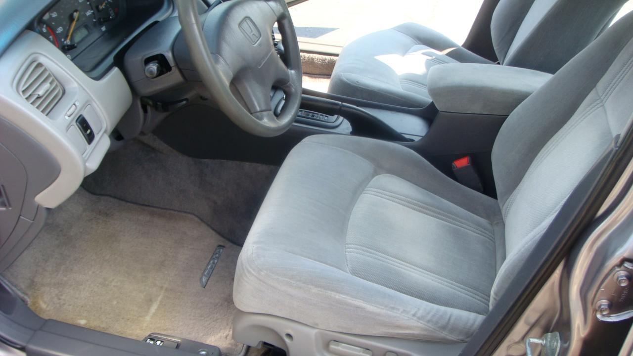 Honda Accord LX 2000