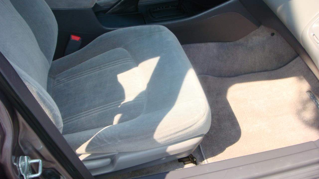 Honda Accord LX 2000