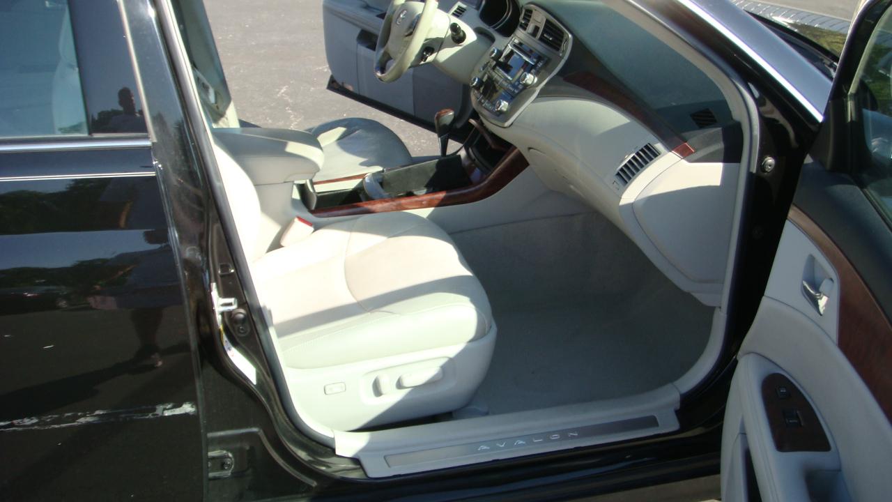 Toyota Avalon Limited 2012