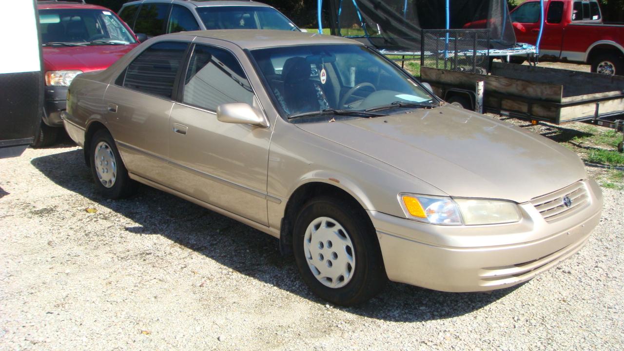 Toyota Camry LE 1999
