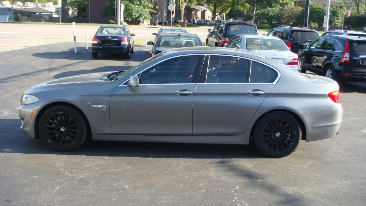 BMW 5-Series 535xi 2011