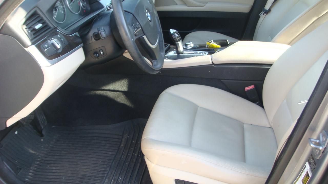 BMW 5-Series 535xi 2011