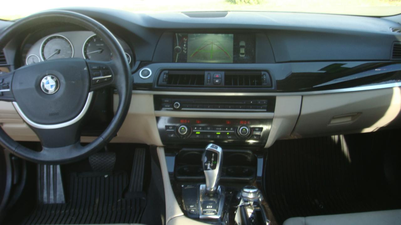 BMW 5-Series 535xi 2011