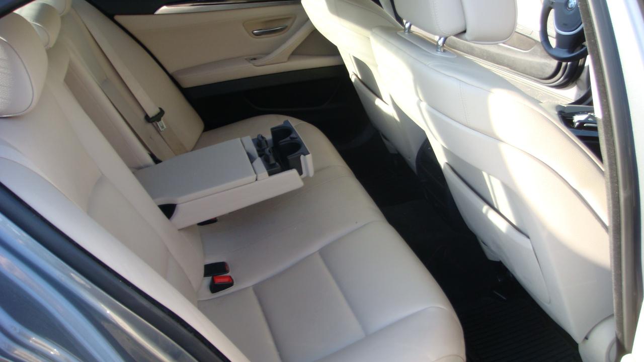 BMW 5-Series 535xi 2011