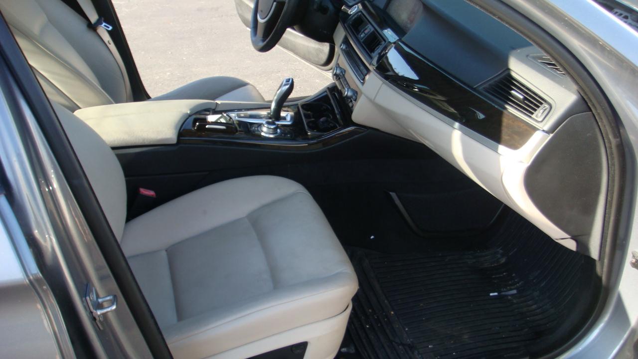 BMW 5-Series 535xi 2011