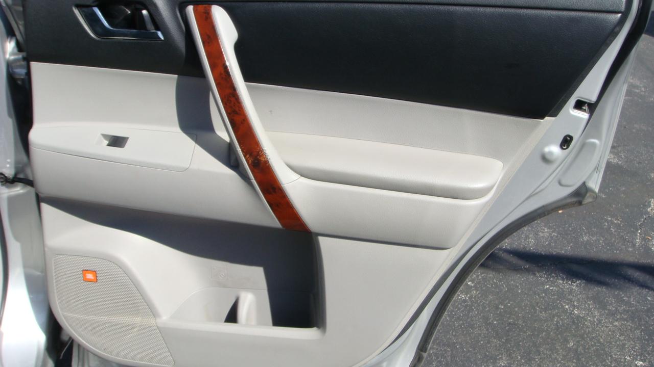 Toyota Highlander Limited 4WD 2012