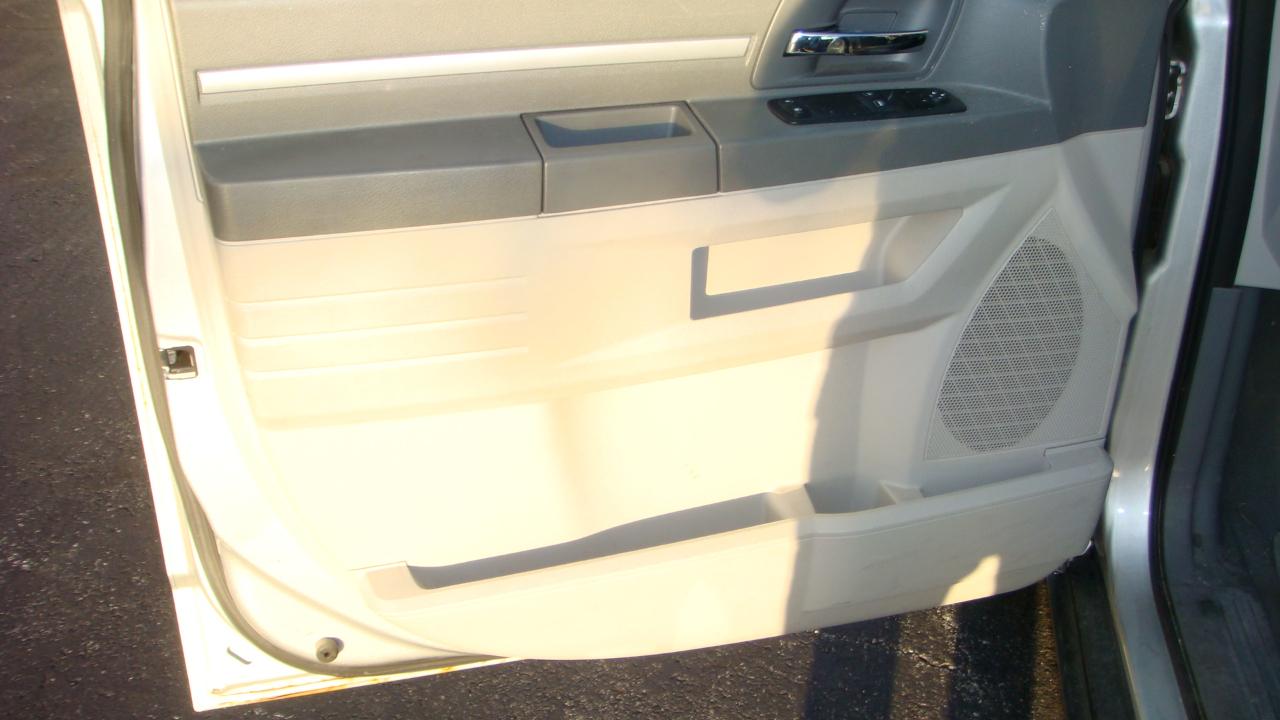 Dodge Grand Caravan SE 2010