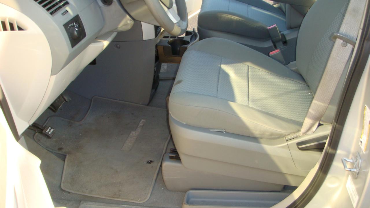 Dodge Grand Caravan SE 2010