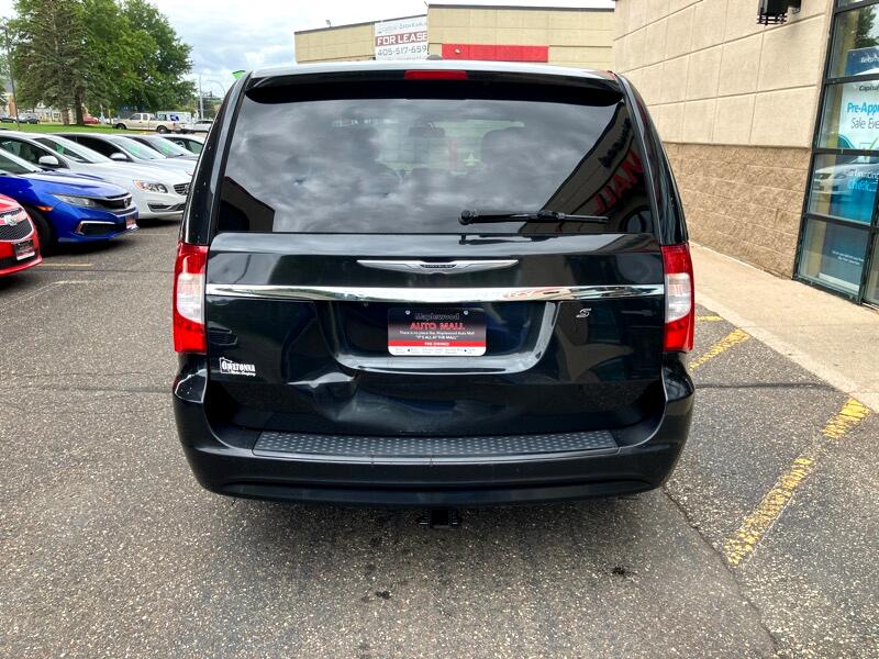 2014 Chrysler Town & Country S photo 2