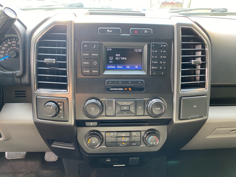 Ford F-150 XLT 4WD SuperCrew 5.5' Box 2017 Ford F-150 XLT 4WD SuperCrew 5.5' Box 2017