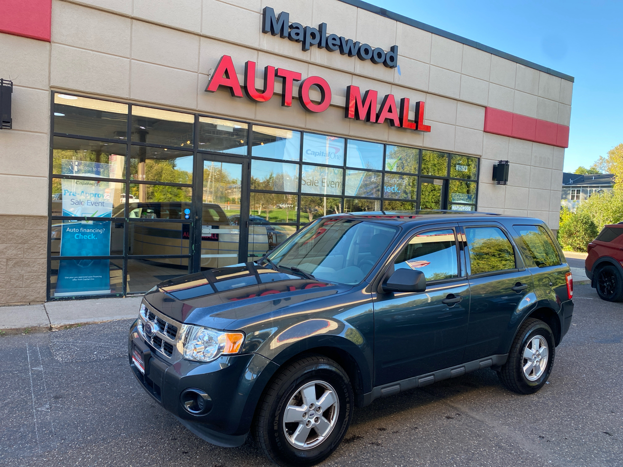 2009 Ford Escape XLS photo 2