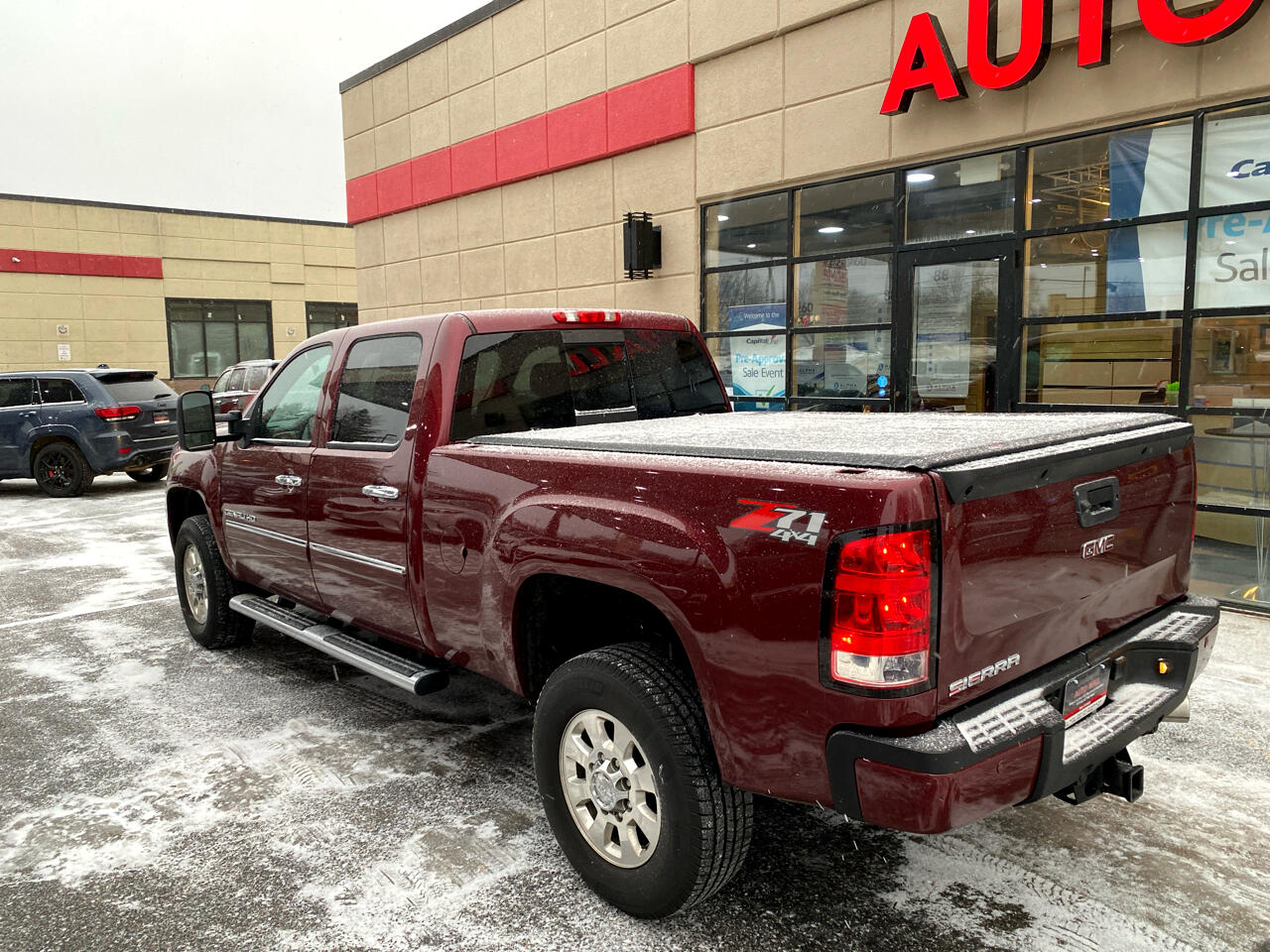 GMC Sierra 3500HD Denali Crew Cab SRW 4WD 2014