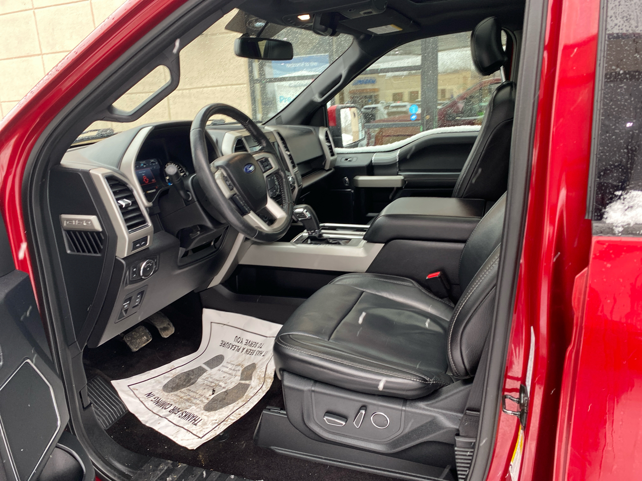 Ford F-150 4WD SuperCrew 145" Lariat 2017