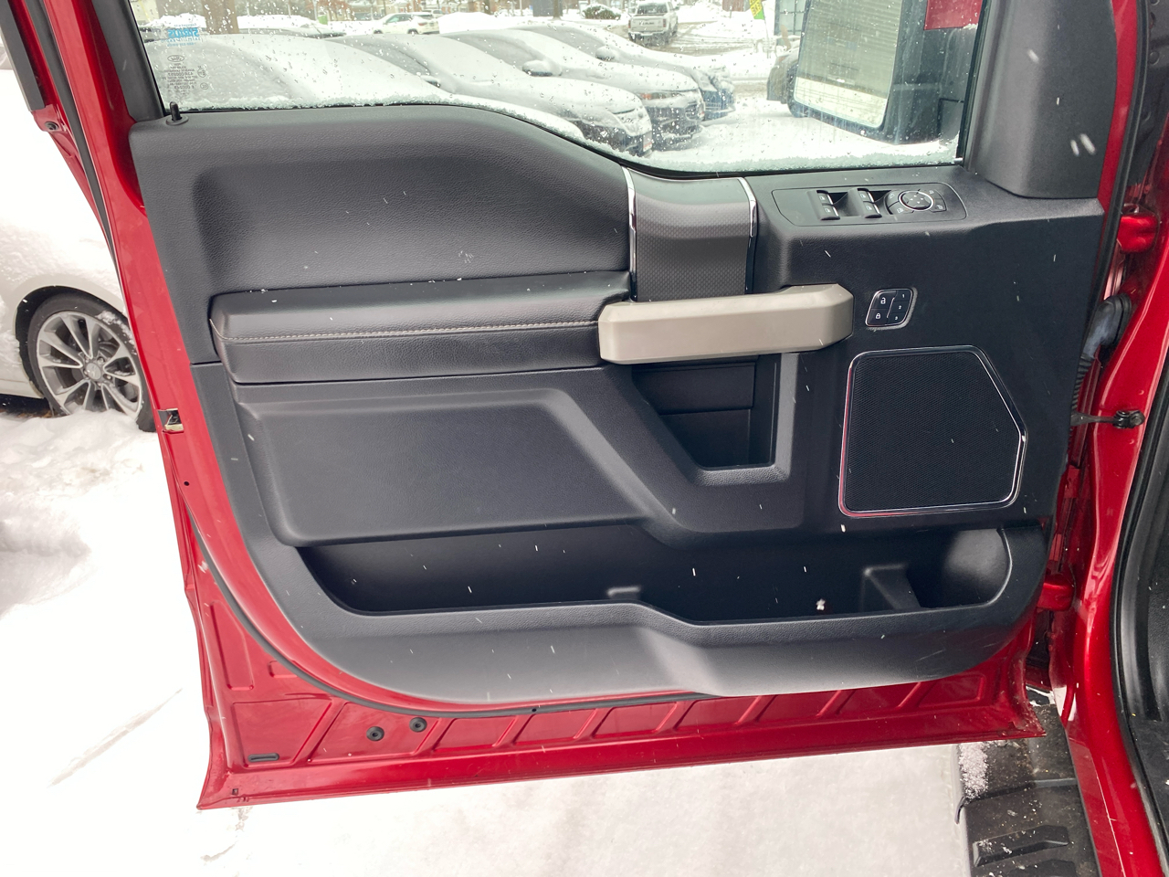 Ford F-150 4WD SuperCrew 145" Lariat 2017