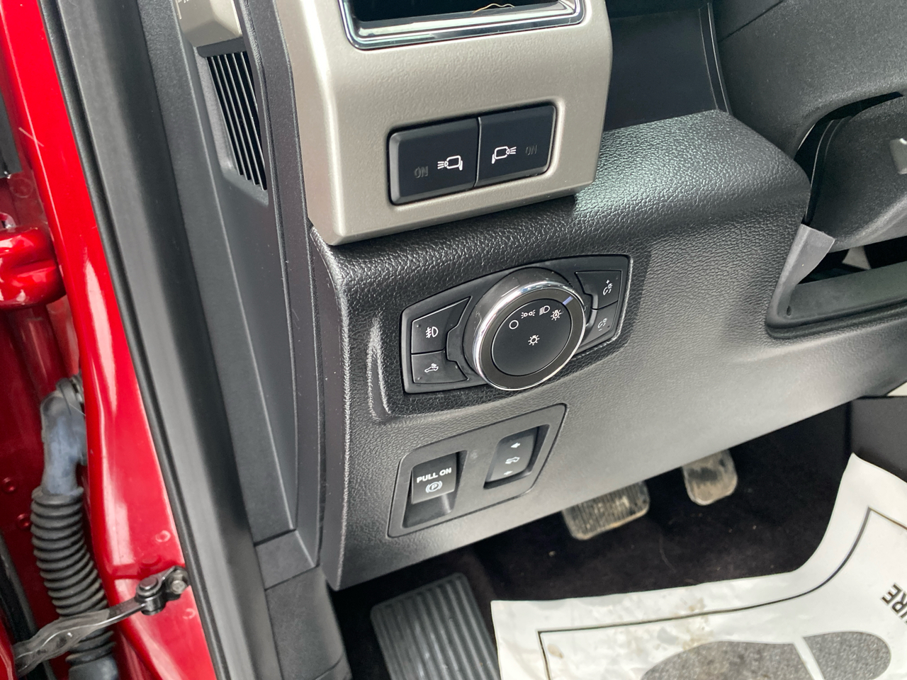 Ford F-150 4WD SuperCrew 145" Lariat 2017