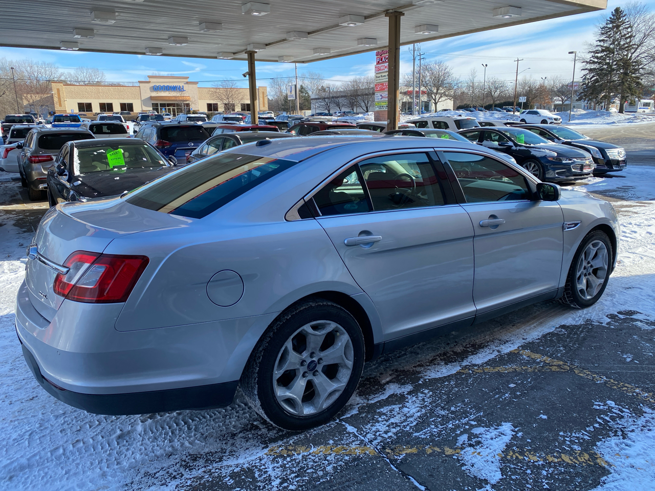 Ford Taurus SEL FWD 2011
