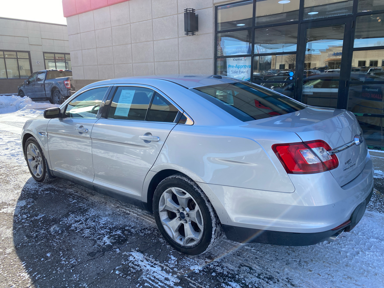 Ford Taurus SEL FWD 2011