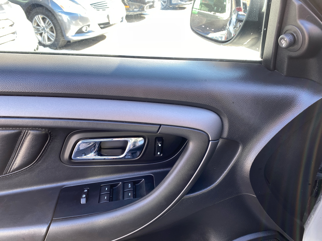 Ford Taurus SEL FWD 2011