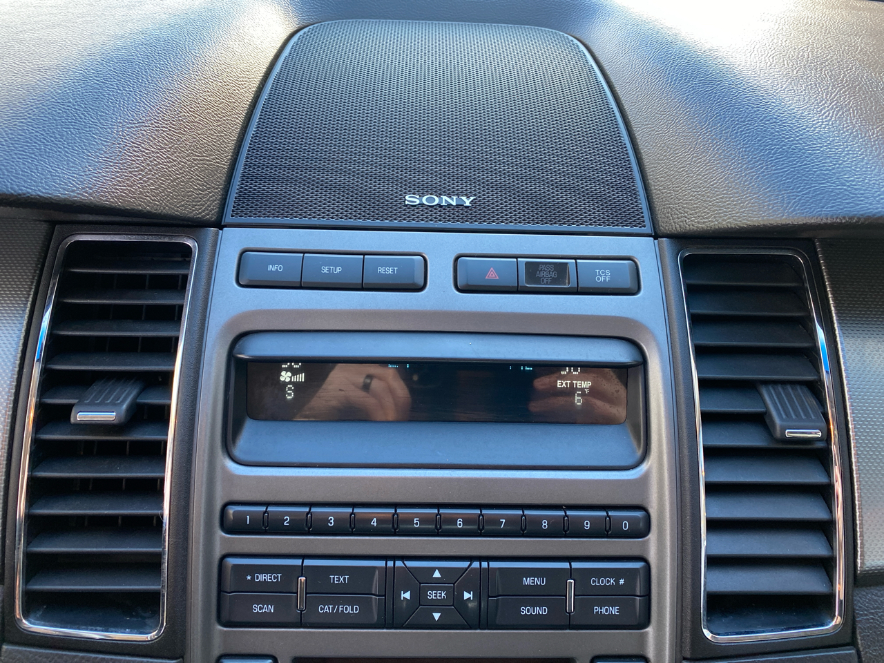 Ford Taurus SEL FWD 2011