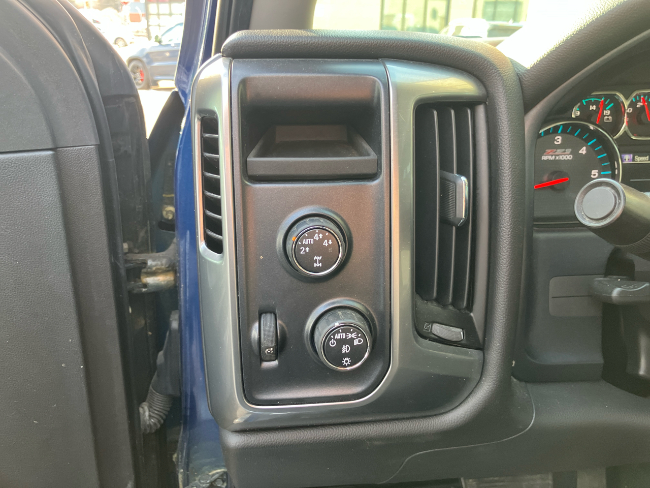 Chevrolet Silverado 1500 Z71 Ext Cab 4WD 4D 2016