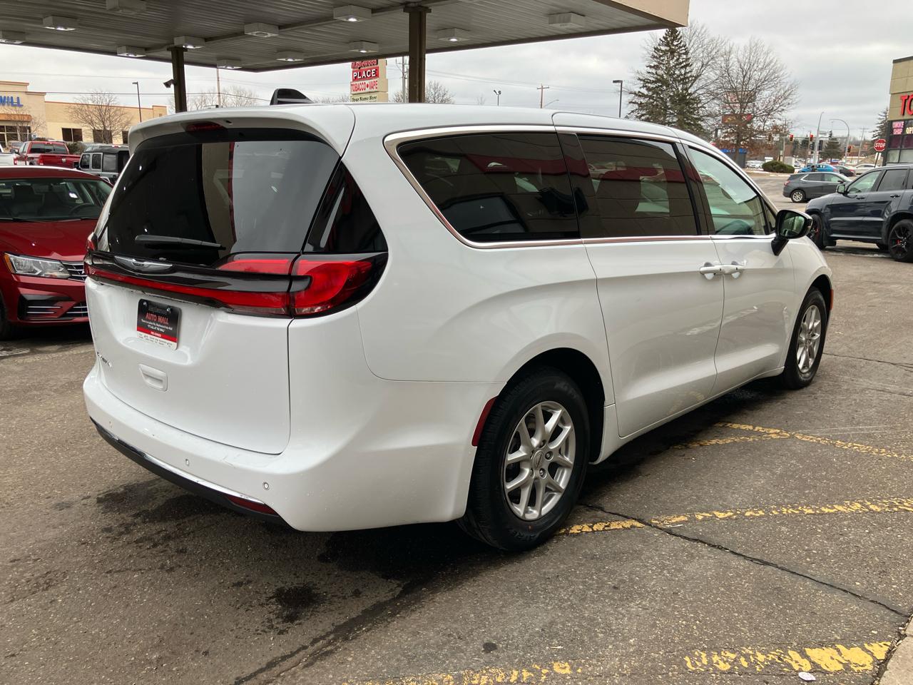 Chrysler Pacifica Touring L 2024