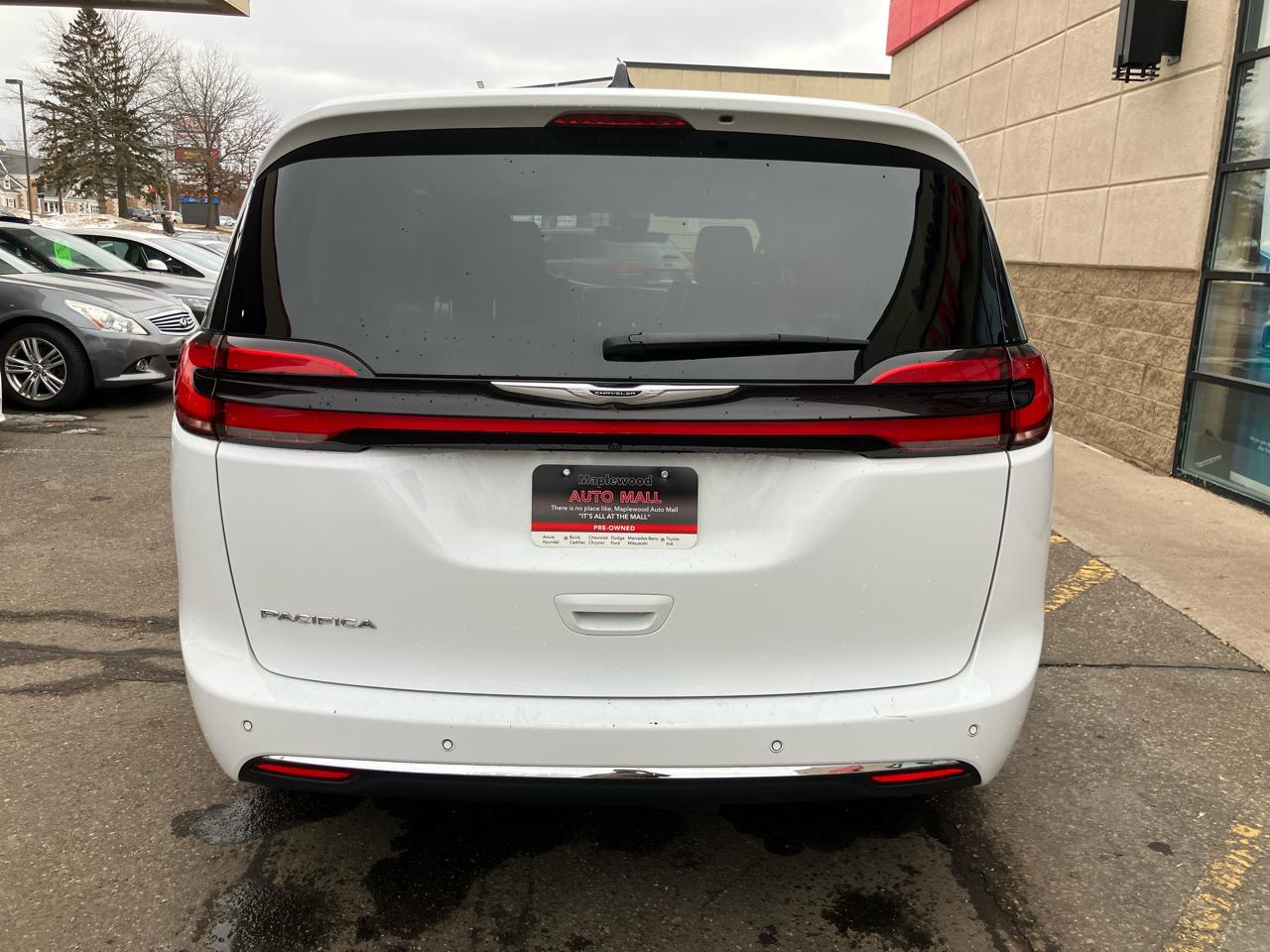 Chrysler Pacifica Touring L 2024