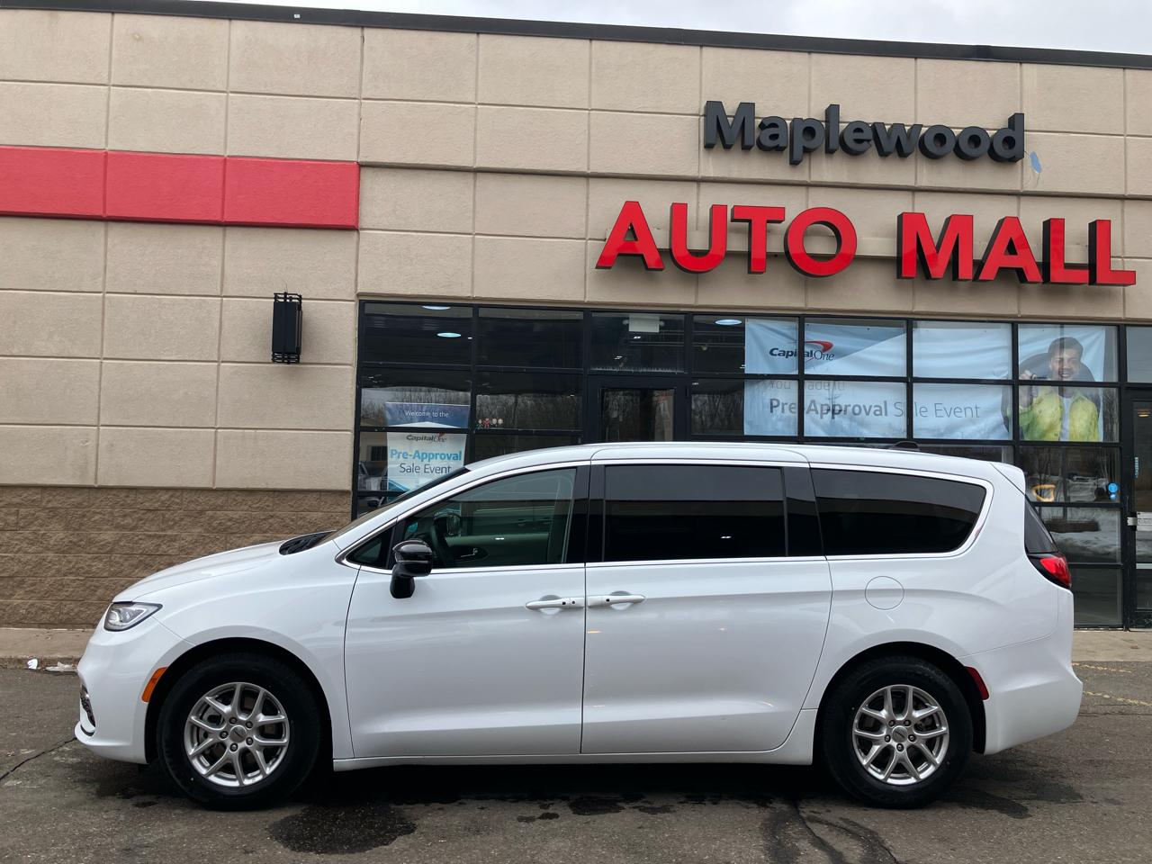 Chrysler Pacifica Touring L 2024