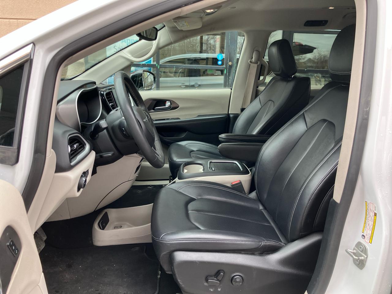 Chrysler Pacifica Touring L 2024