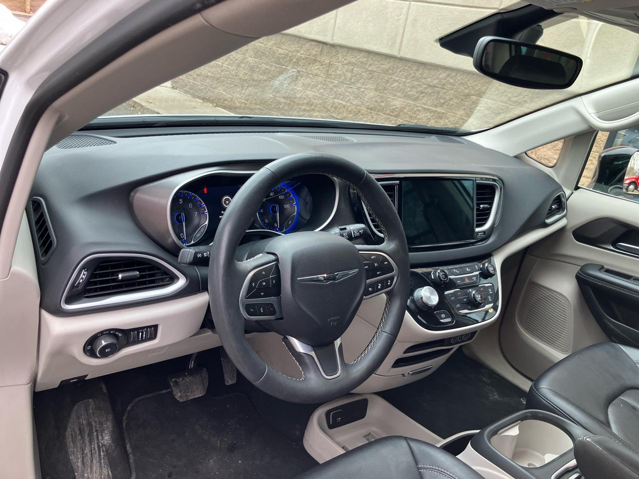 Chrysler Pacifica Touring L 2024