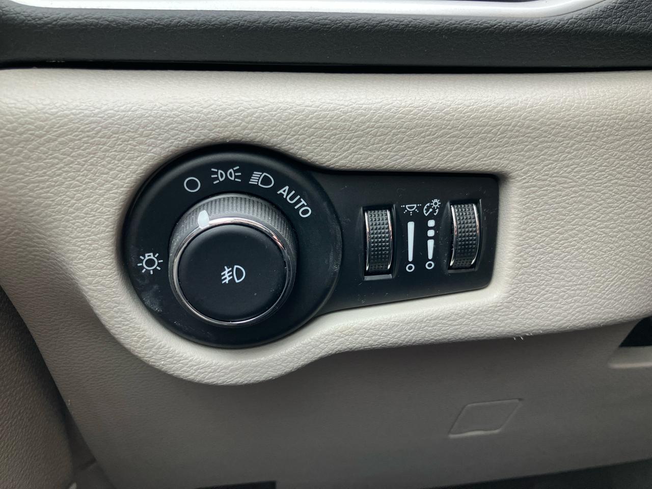 Chrysler Pacifica Touring L 2024