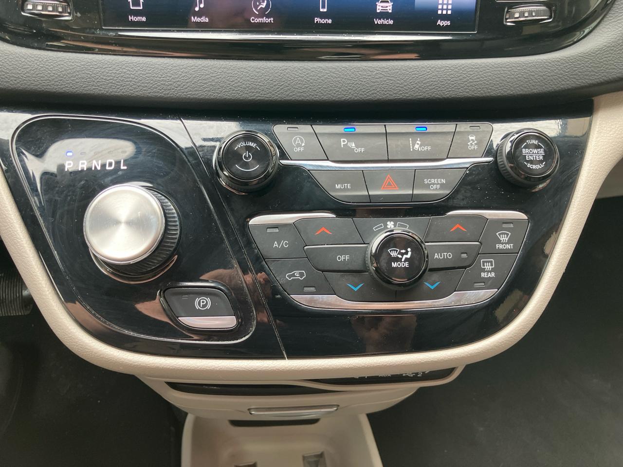 Chrysler Pacifica Touring L 2024