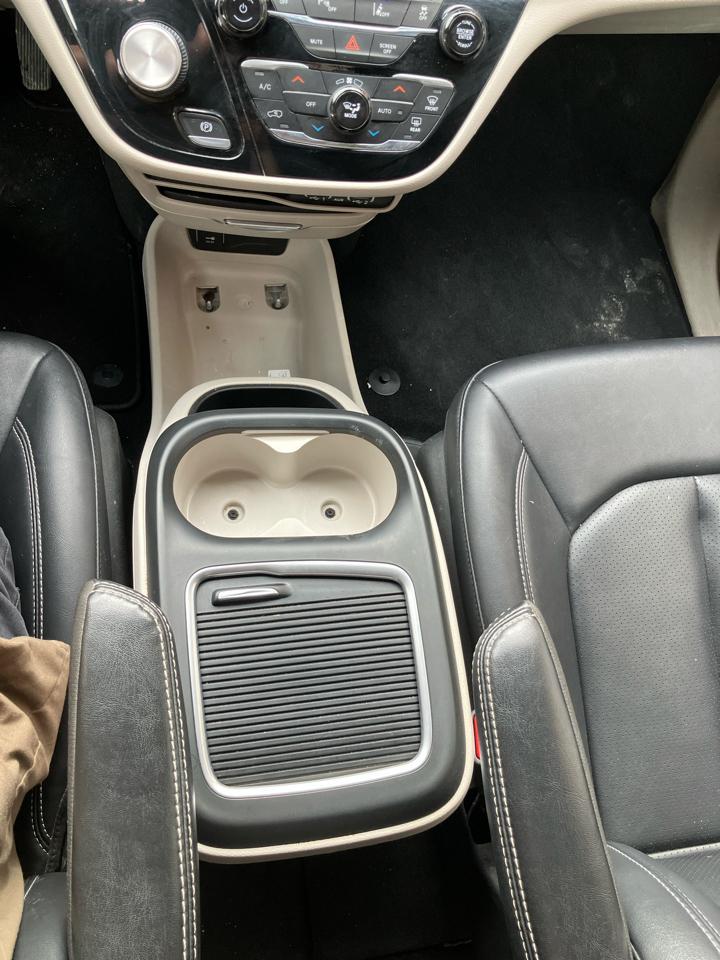 Chrysler Pacifica Touring L 2024