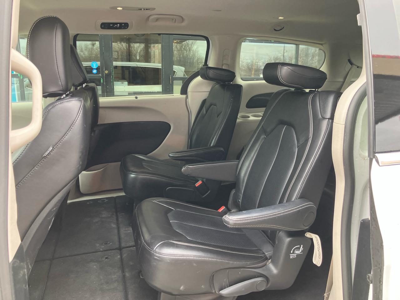 Chrysler Pacifica Touring L 2024