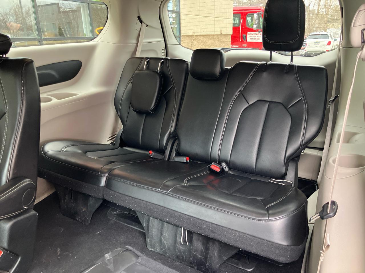 Chrysler Pacifica Touring L 2024