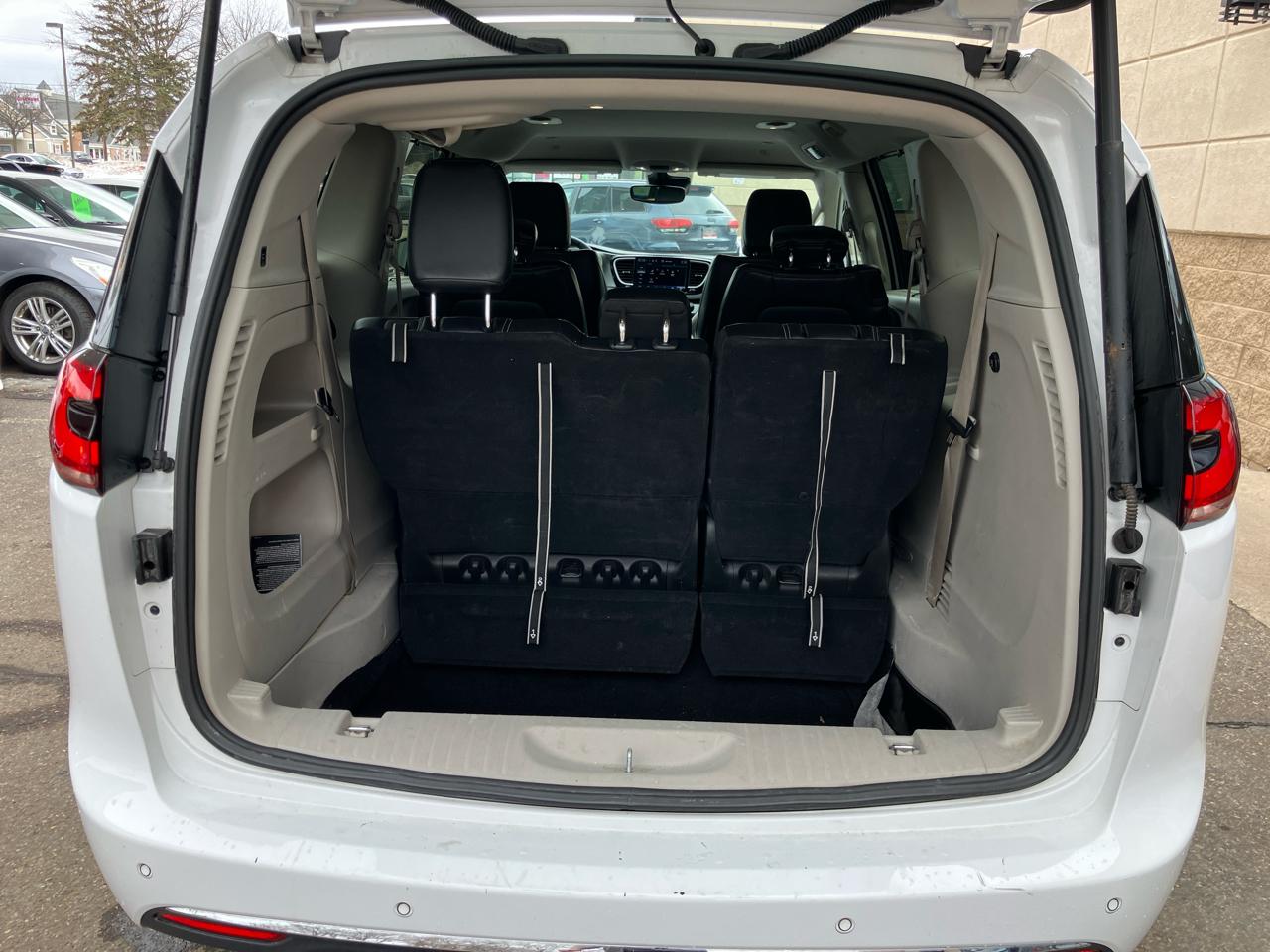 Chrysler Pacifica Touring L 2024