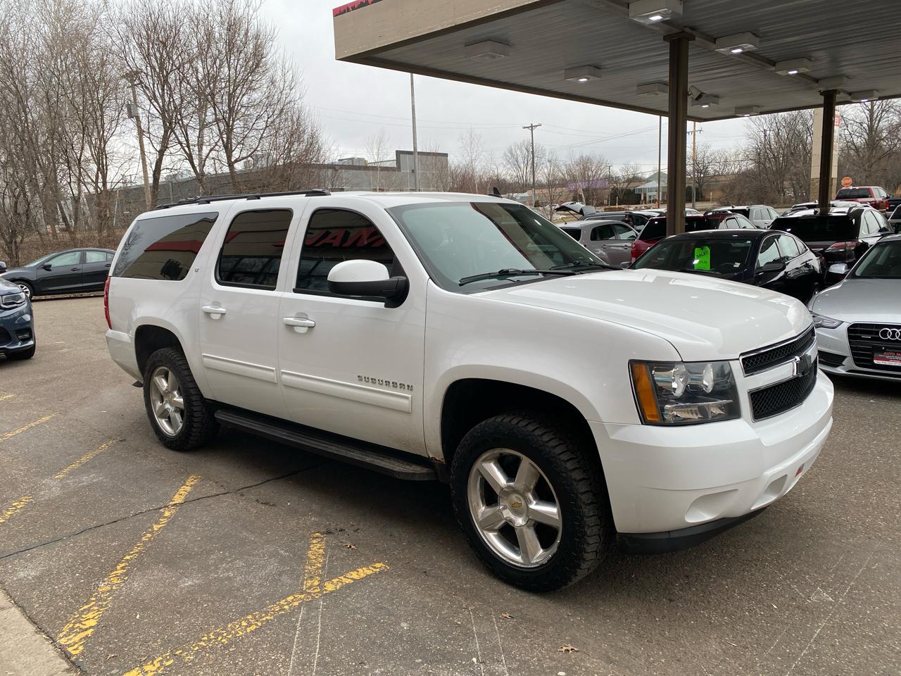 Chevrolet Suburban LT 1500 4WD 2014